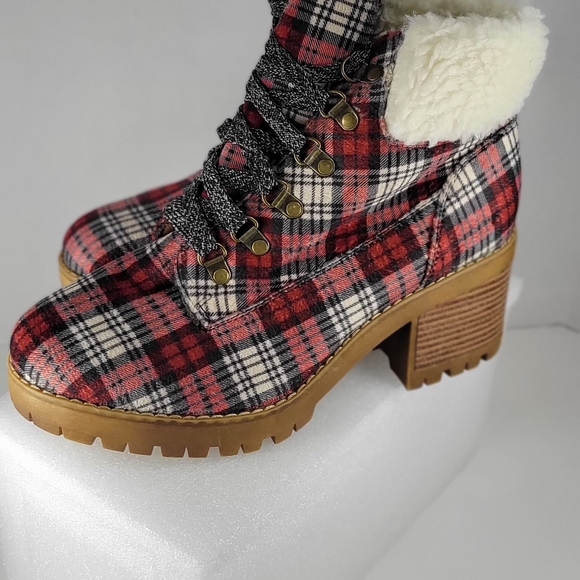 Plaid Sherpa Hiker Boot Wide - Picture 1 of 4